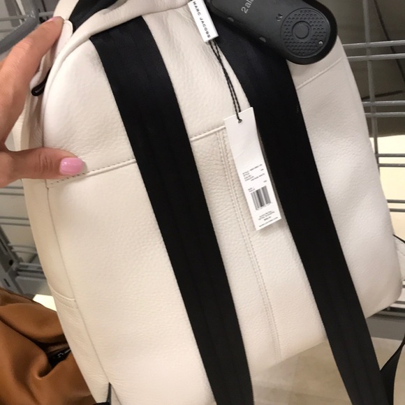 Marc Jacobs white leather backpack 🖤 - Picture 2 of 3